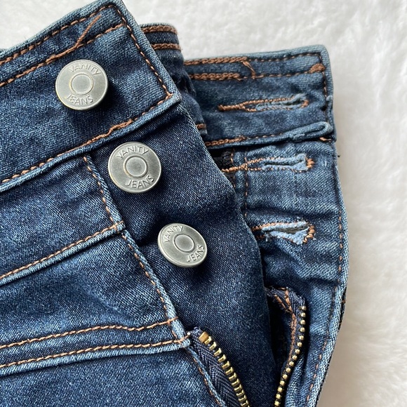 Vanity Jean shorts - Picture 2 of 4